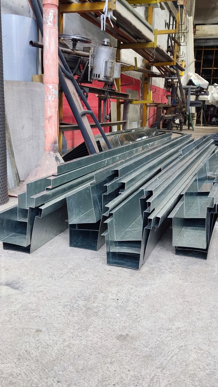 gia công máng xối inox, máng xối tôn mạ kẽm, máng xối tôn màu, thi công máng xối nhà xưởng, máng xối thoát nước mái tôn, cơ khí xây dựng Hoàng Ngọc